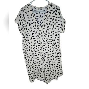 Umgee Short Sleeve V Neck Front Pleat Flowy Black And White Dress Size Medium